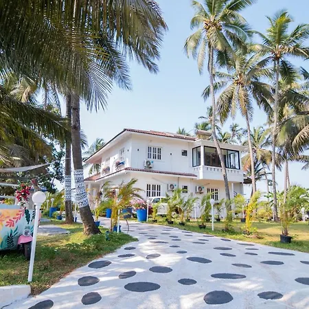 White House In Goa, Truly Amazing Experience Bed & Breakfast